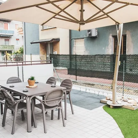 - 200mt Dal Mare Moderno Con Ampio Giardino Lägenhet *